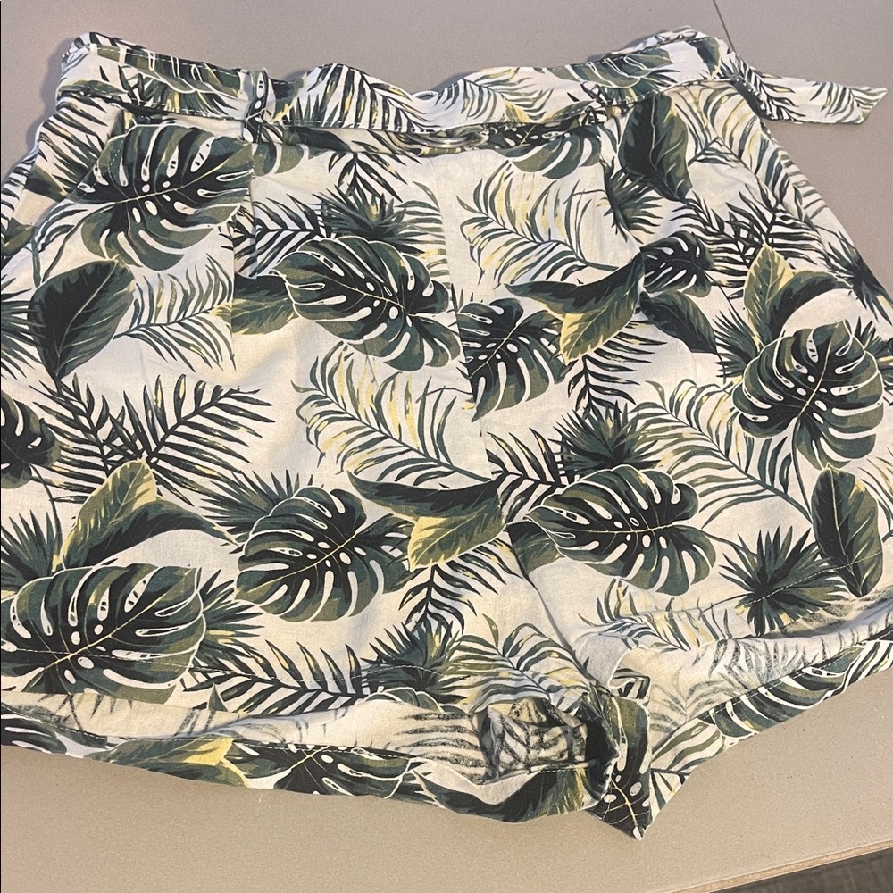 Tropical Leaf Print Women's Shorts